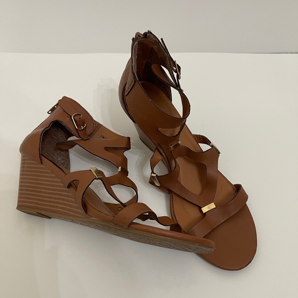 Xoxo - Picture 2 of 6